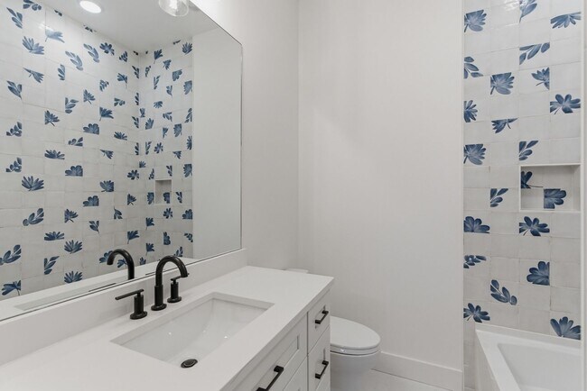 Building Photo - Stunning 4 bedroom East Nashville New Construction