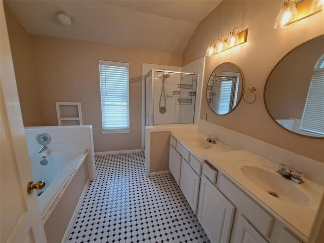 Building Photo - 3708 Bird House Dr