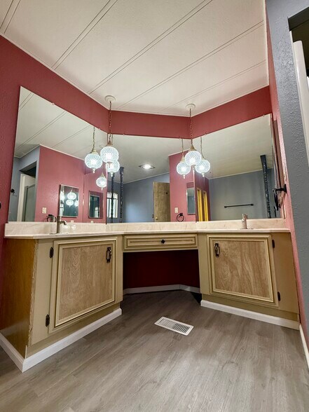 Double Vanity in Master Bathroom - 625 S Evergreen Rd