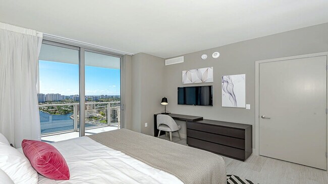 Building Photo - 4010 S Ocean Dr