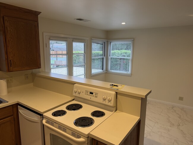 Building Photo - 2150 Vineyard Rd