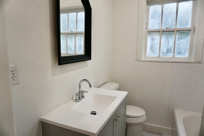 Building Photo - 1320 N 9th St