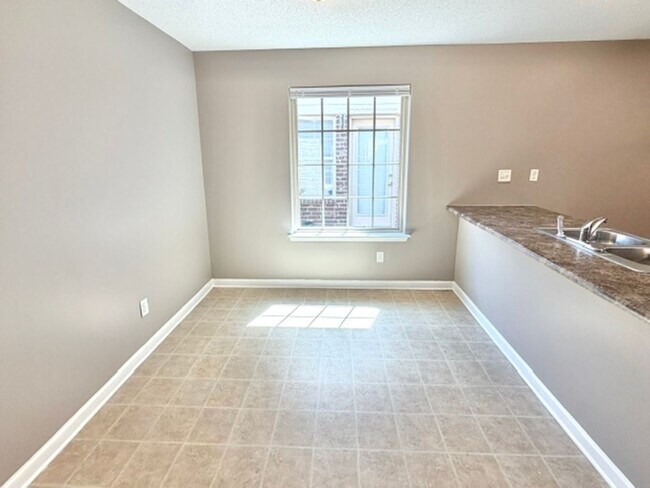 Building Photo - 7902 Rushmeade Cir N