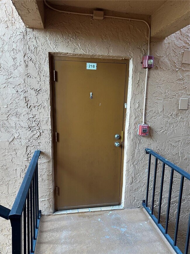 Building Photo - 3048 Sunrise Lakes Dr E