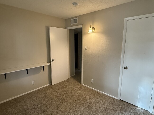 Building Photo - 1725 Spence Ave SE