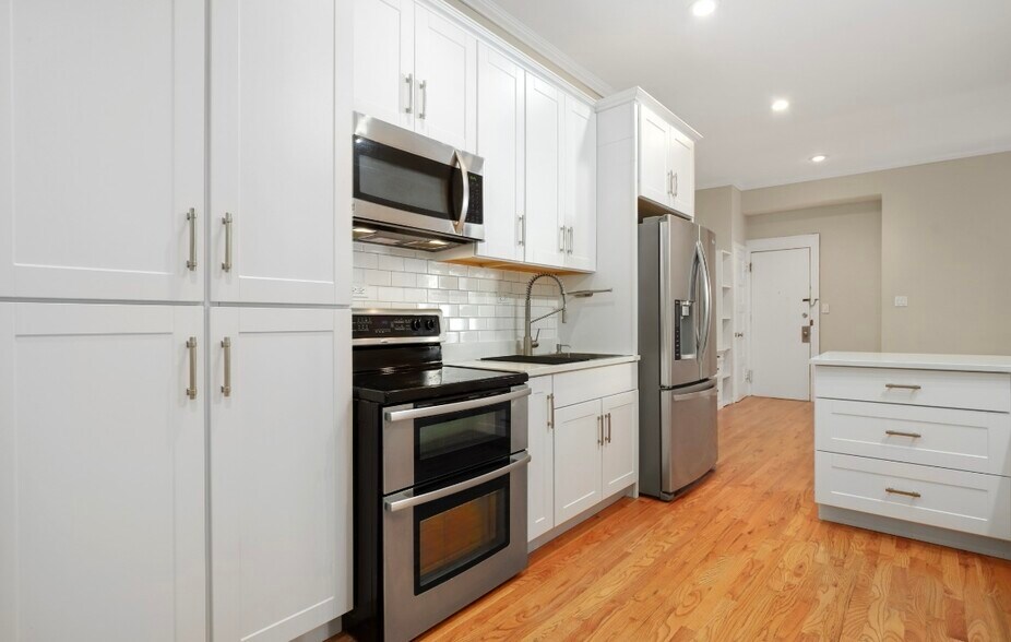 Building Photo - 20 E Goethe St