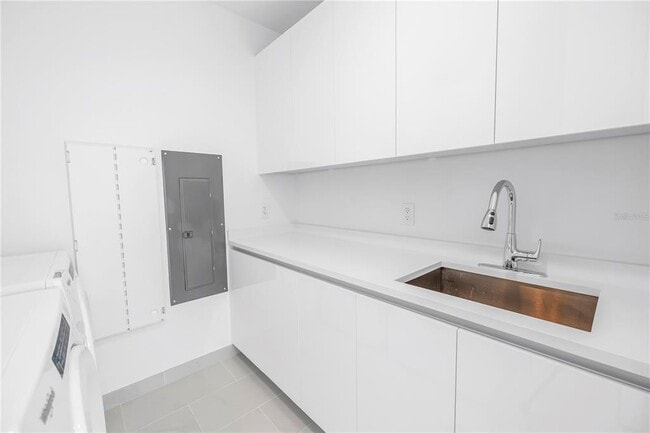 Building Photo - 400 Central Ave