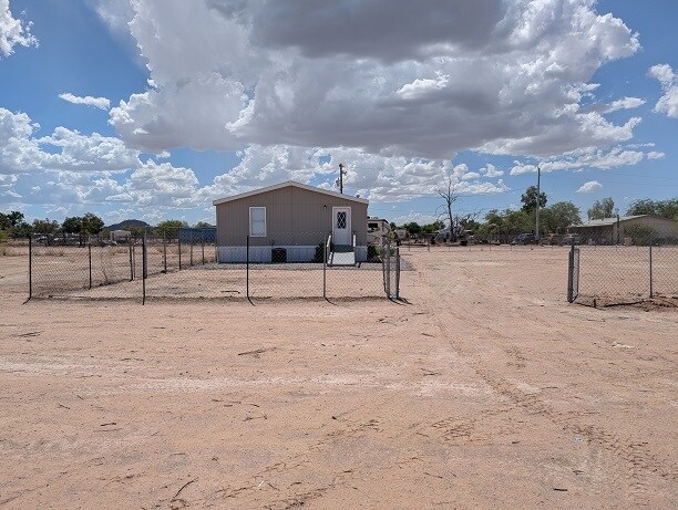 Building Photo - 50559 W Esch Trail