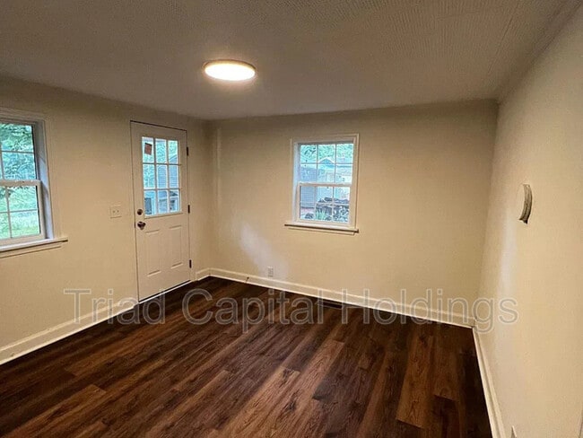 Building Photo - 4145 Lexwin Ave