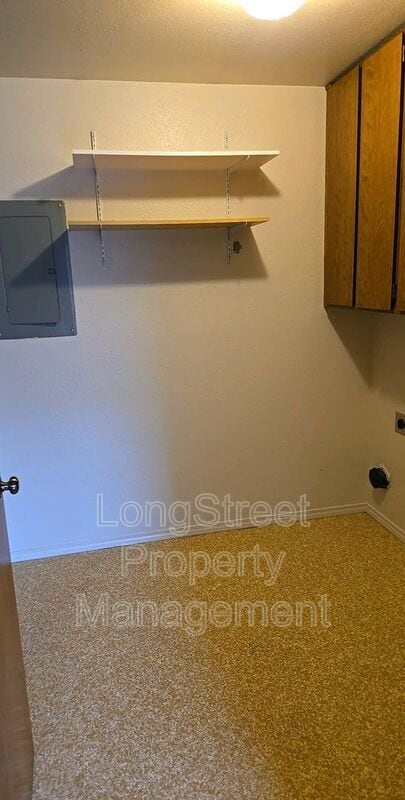 Building Photo - 615 SE Chicago St