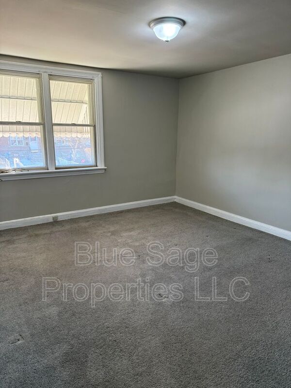 Building Photo - 319 S Church St