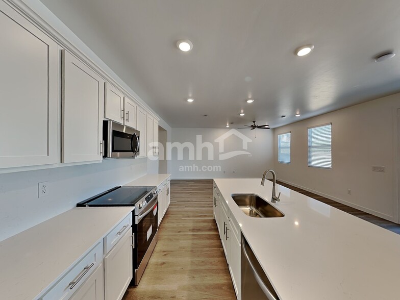 Building Photo - 6553 E Paseo Alga