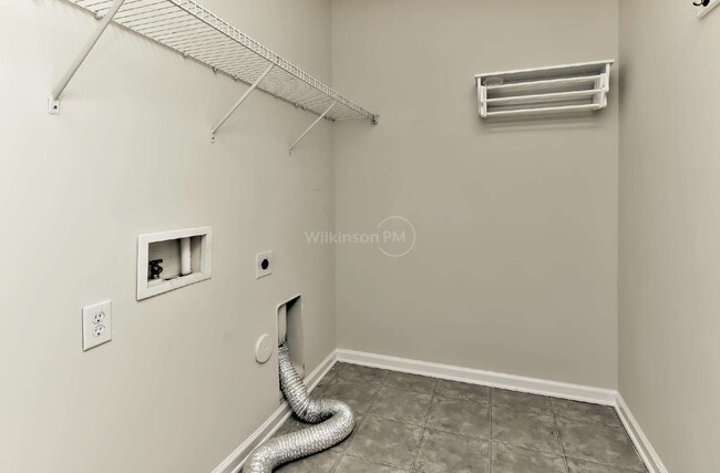 Building Photo - Luxurious 5 Bedroom 3.5 Bathroom for Rent ...