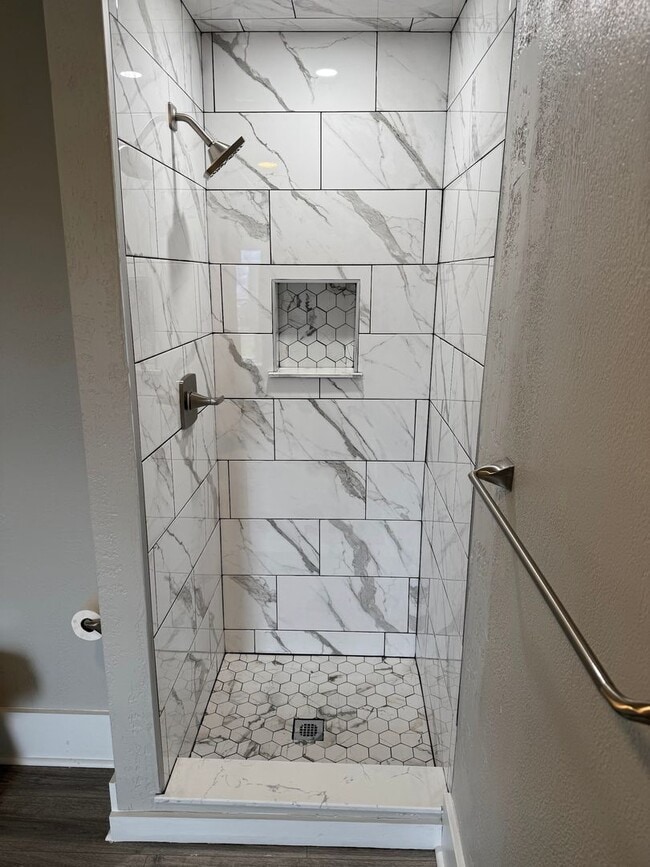 Building Photo - 1932 Lowrie St