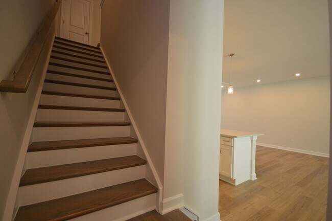 Building Photo - 7805 Sofiana Ave