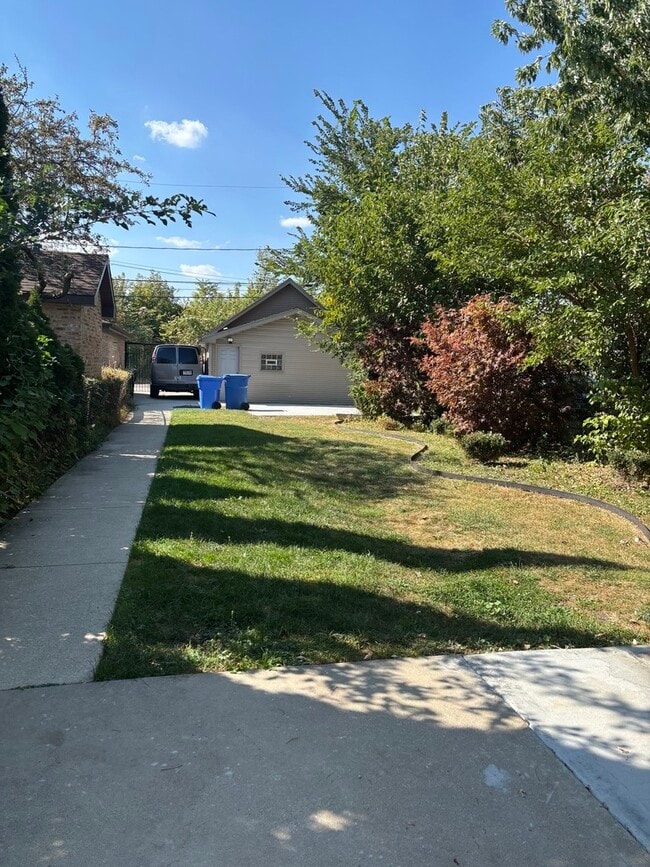 Building Photo - 2824 N Kolmar Ave