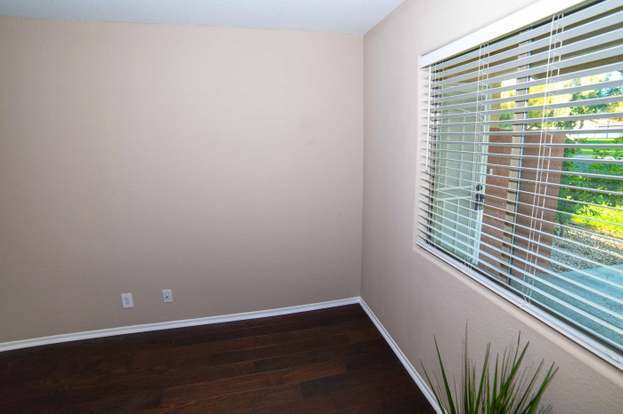 Building Photo - 424 Tava Ln