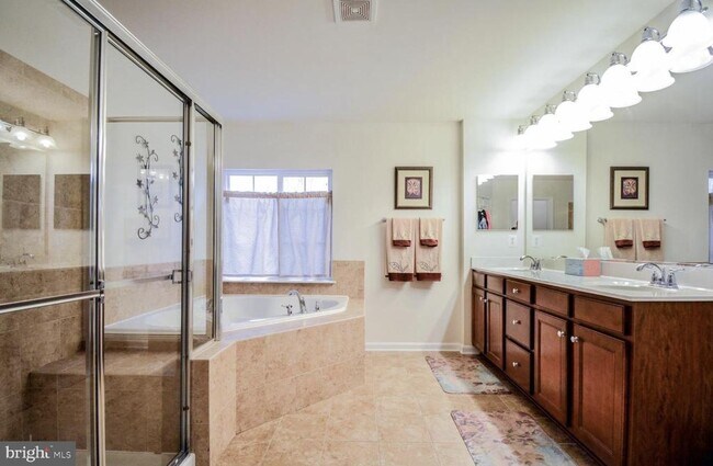 Building Photo - 3321 Eagle Ridge Dr