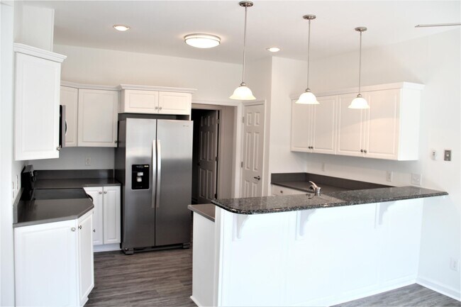 Building Photo - 205 Queenswood Blvd