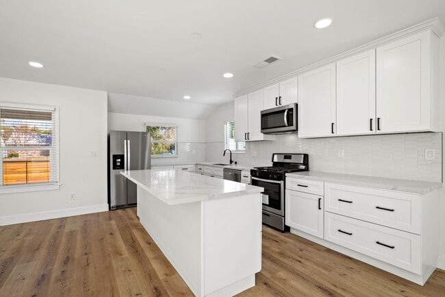 Building Photo - 17434 Saticoy St