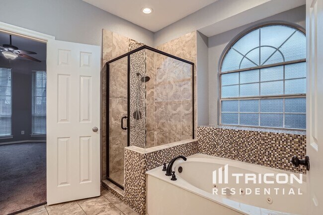 Building Photo - 6516 Ashwood Dr