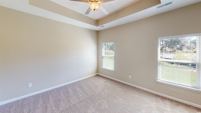 Building Photo - 14 Racquet Club Dr