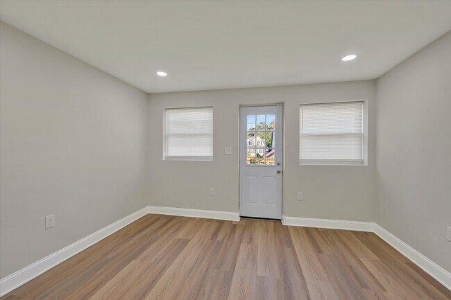 Building Photo - 3805 Penhurst Ave