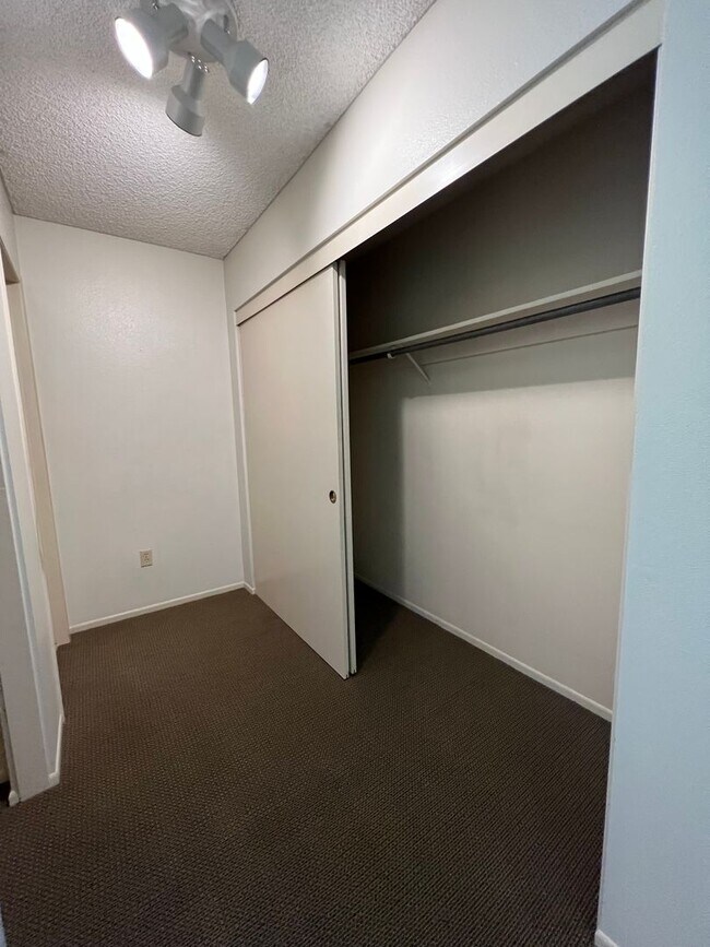 Building Photo - Beautiful upgraded 3b/2b home for rent in ...