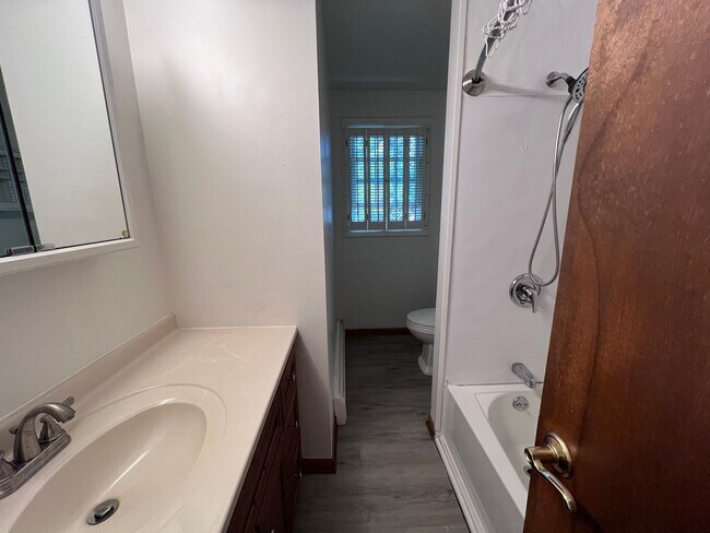 Building Photo - Two Bedroom Duplex with Heat Included! Near Grand Valley!