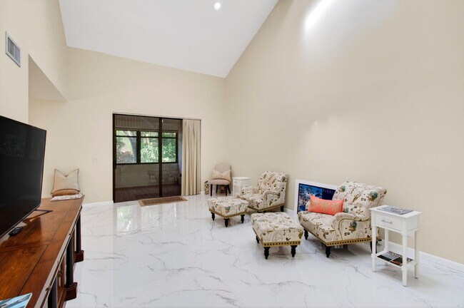 Building Photo - 7865 La Mirada Dr