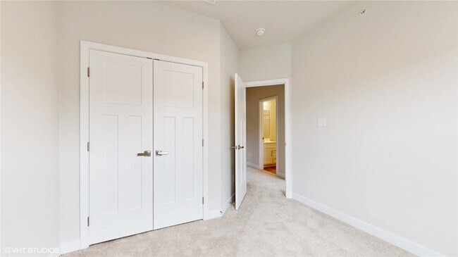 Building Photo - 6804 Sycamore Way