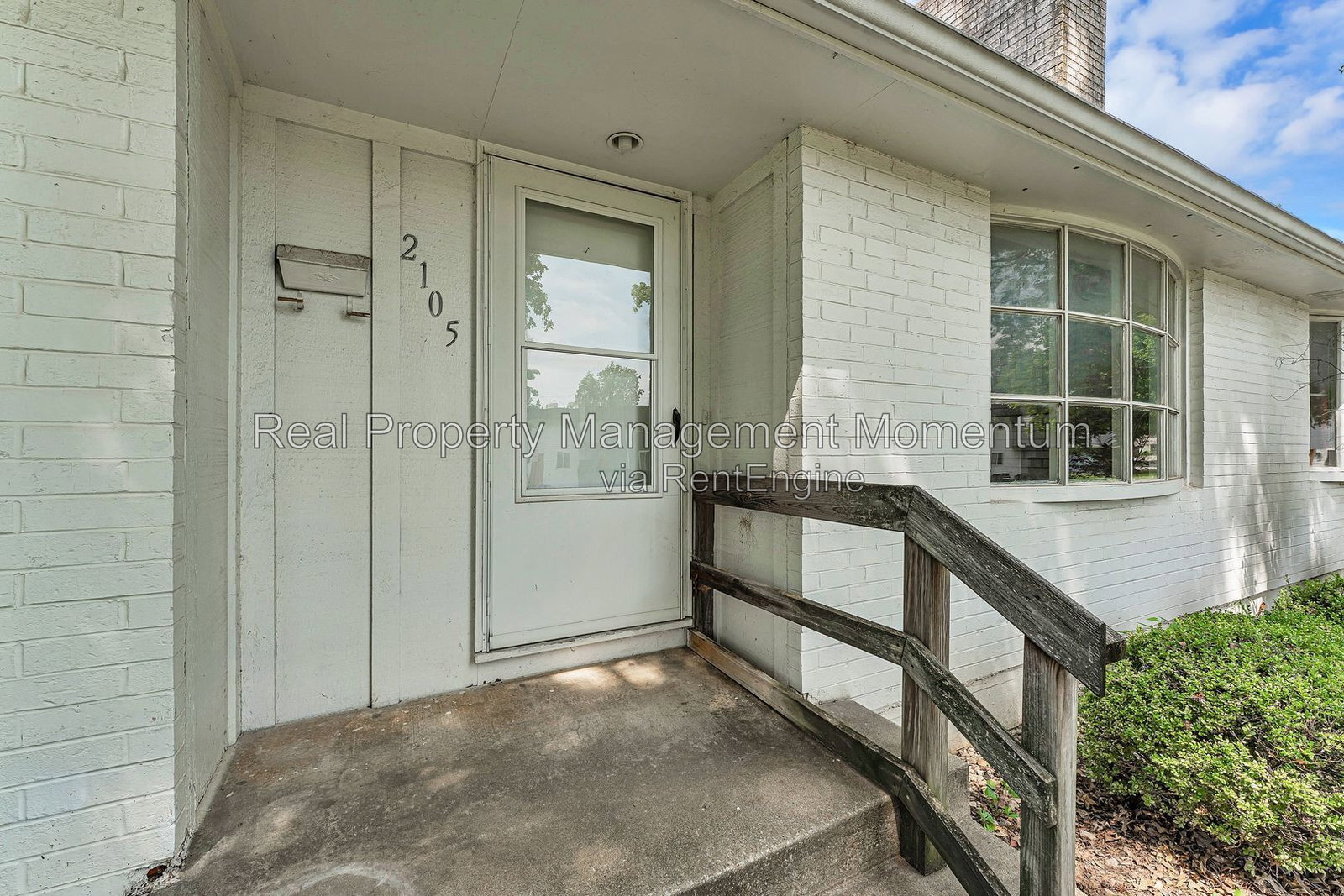 Building Photo - 2105 S Barcliff Ave