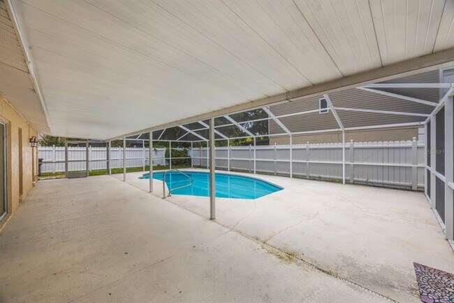 Building Photo - 16132 Country Crossing Dr