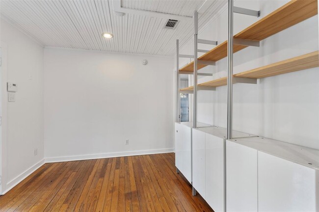 Building Photo - 1800 Waterston Ave