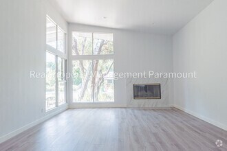 Building Photo - Pool and high ceilings, fully refurbished.