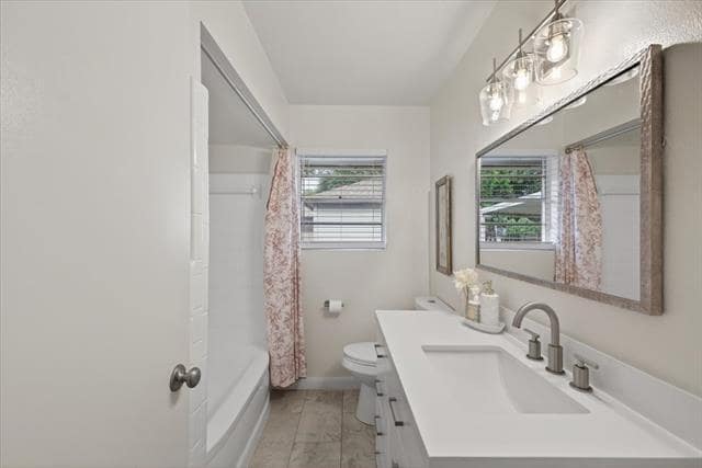 Building Photo - 105 S Weatherred Dr