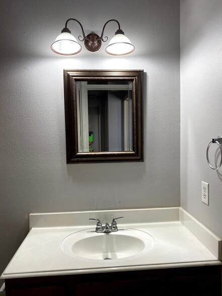 Building Photo - 904-906 Parkplace Ridge