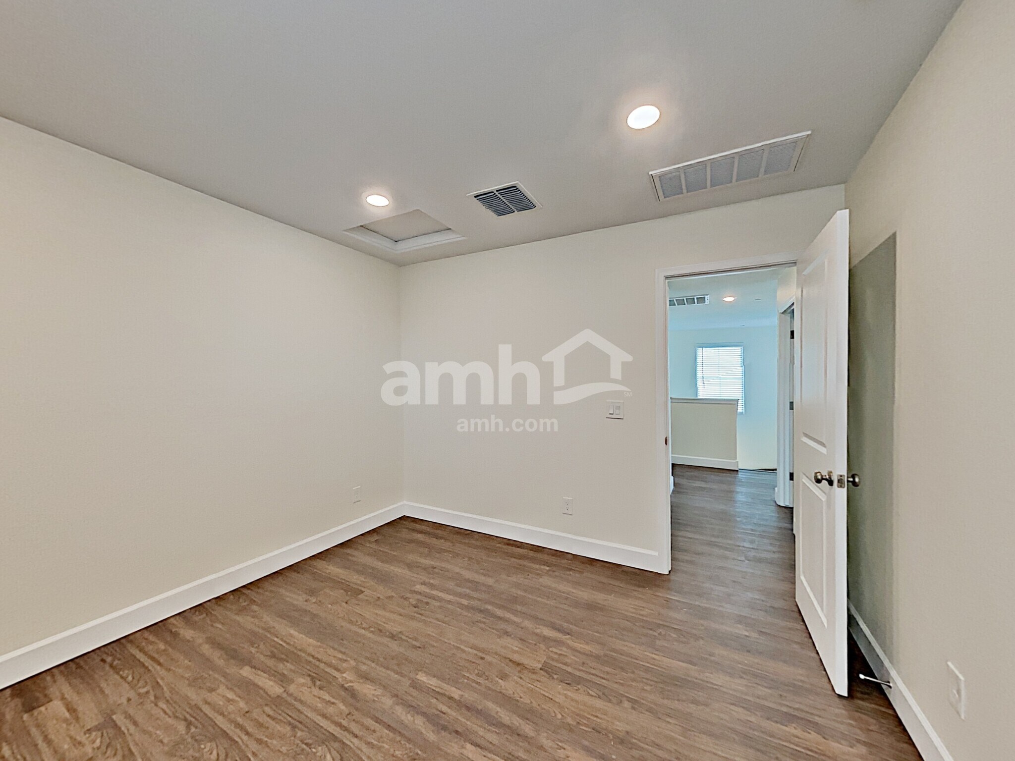 Building Photo - 5920 W Columbine Dr