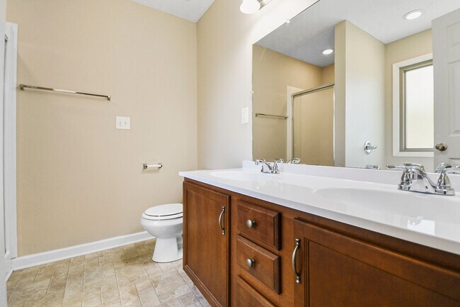 Building Photo - Pet Friendly Three Bedroom with Bonus!