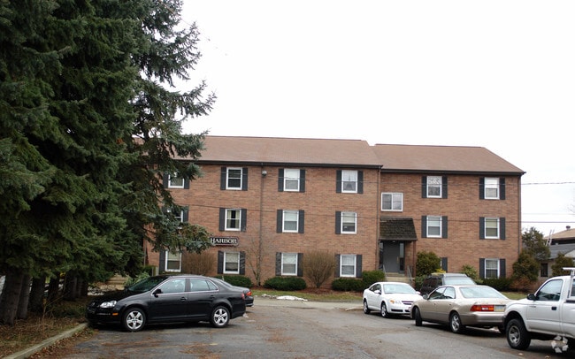 Building Photo - Oakmont Harbor