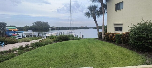 Building Photo - 1611 Minutemen Causeway