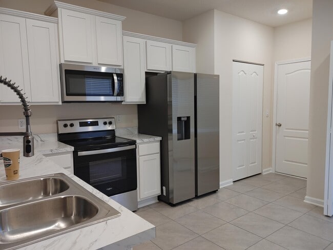 Building Photo - 9595 Star Dr