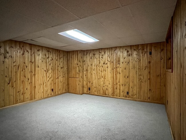 Building Photo - 102 Raymbault Dr