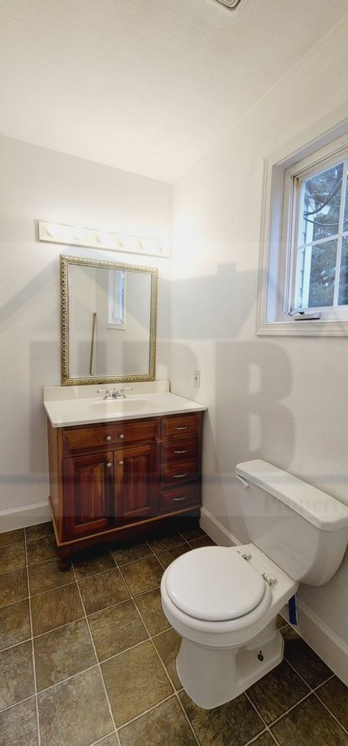 Building Photo - Gorgeous 2 bd House near Point Defiance an...