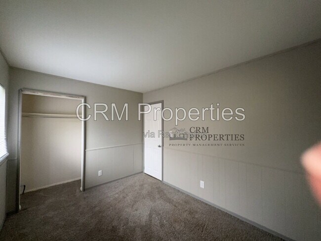 Building Photo - 212 Southlea Dr