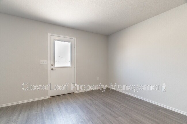 Building Photo - 1507 Middlecoff Ter