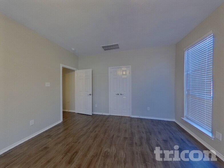 Building Photo - 6356 Ferncreek Ln