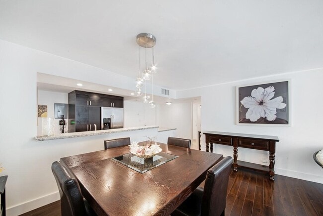 Building Photo - 1147 Hillsboro Mile