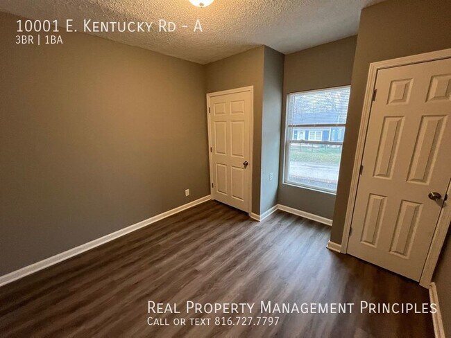 Building Photo - Spacious, Single-Level Townhouse Stunner!