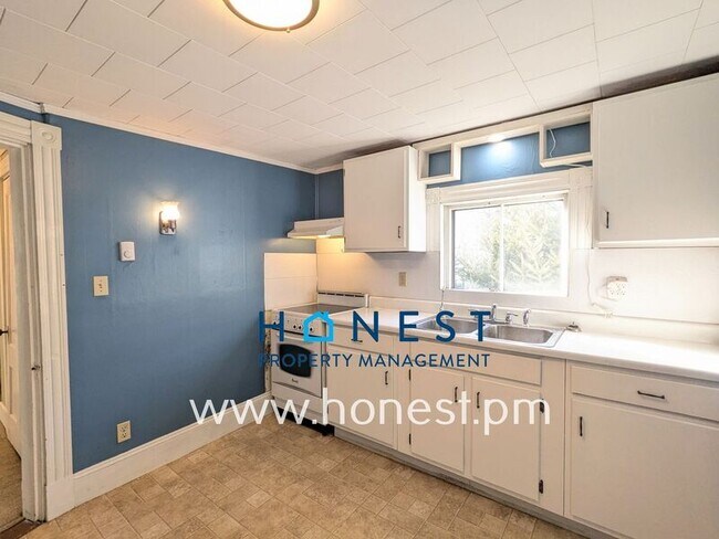 Building Photo - 3 Deeb St